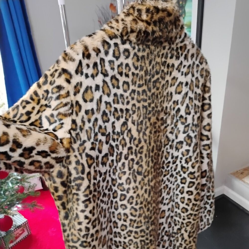 Calvin Klein Leopard Print Faux Fur Coat | One Size | Like New - Picture 7 of 9